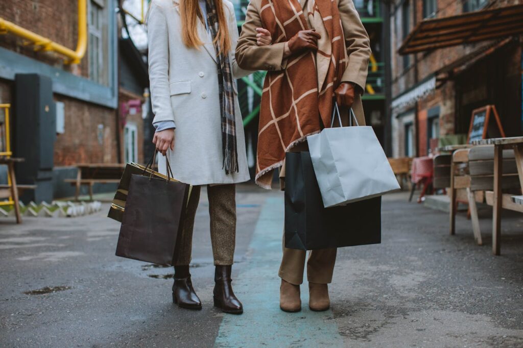 Cum să porți bocancii masivi pentru un look chic de zi cu zi